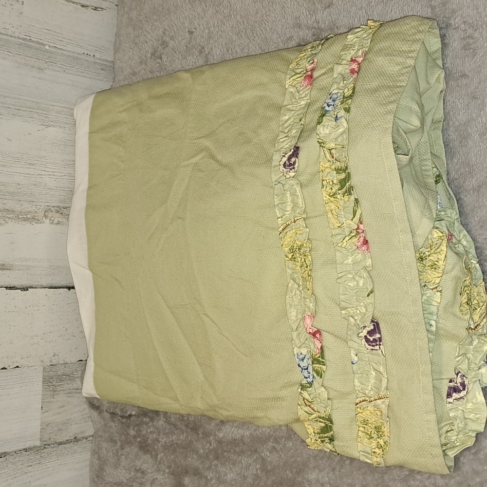 0505 May Jane's Home Bedskirt